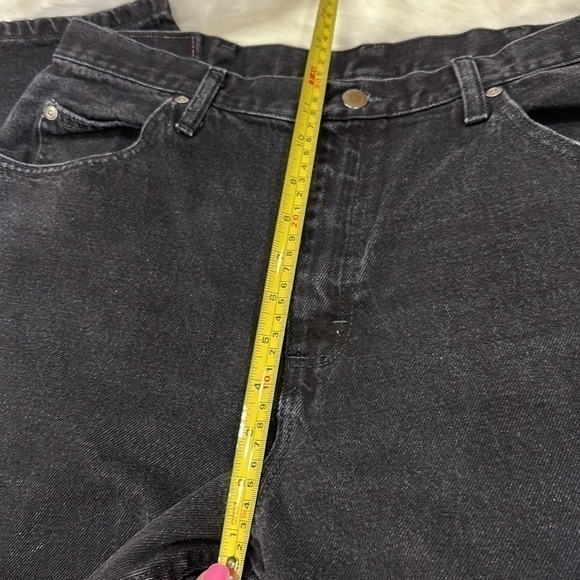 Wrangler 38 x 29 relaxed fit black used in excellent condition - Picture 6 of 12